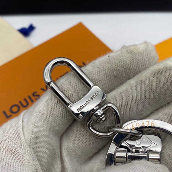 ブランドキーホルダー着用イメージ